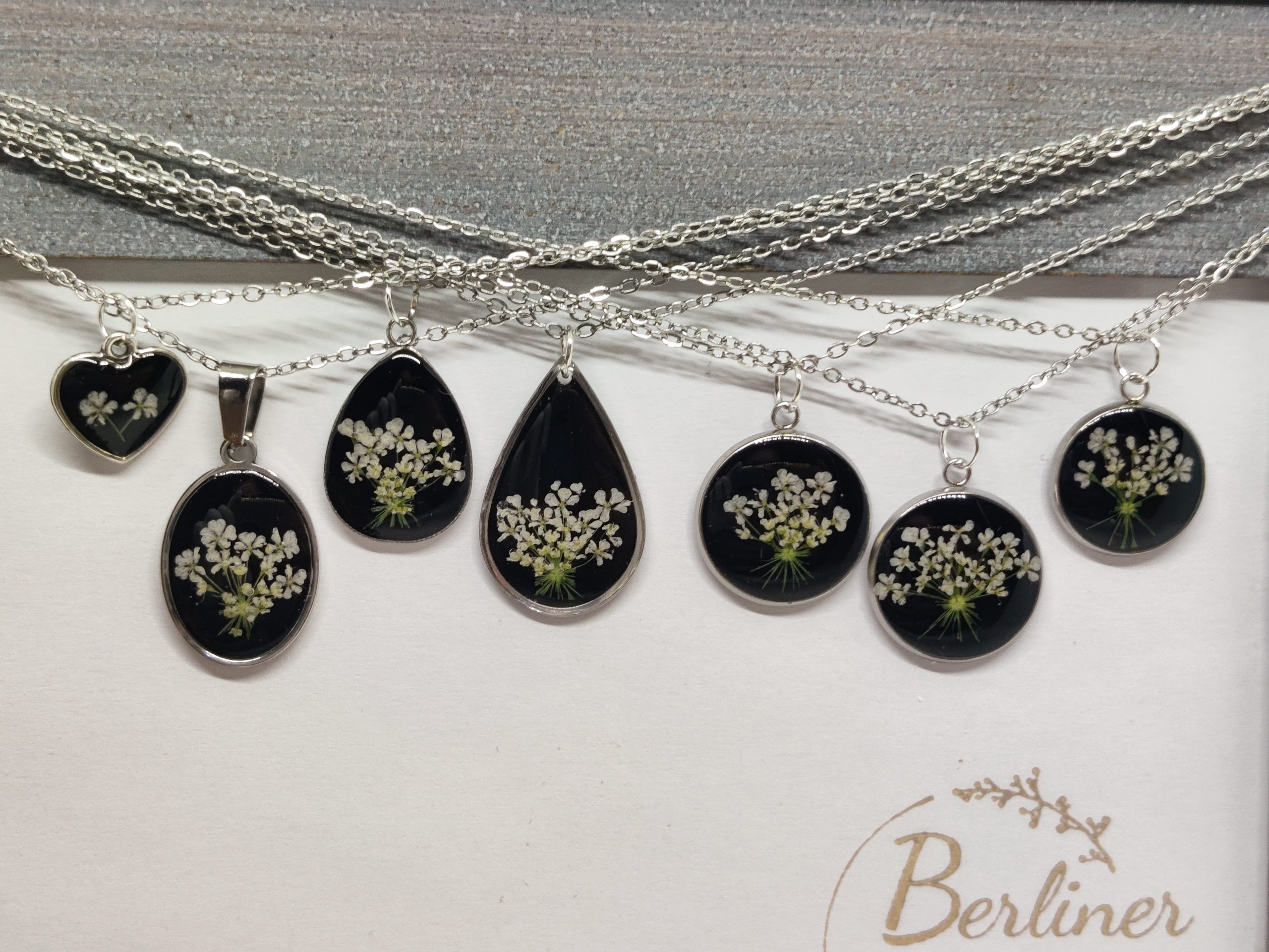 Mini Blumenstrauß Ketten schwarz – Bild 2