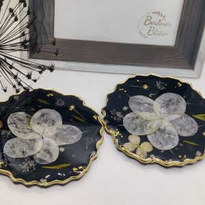 schwarze Untersetzer mit Silbertaler